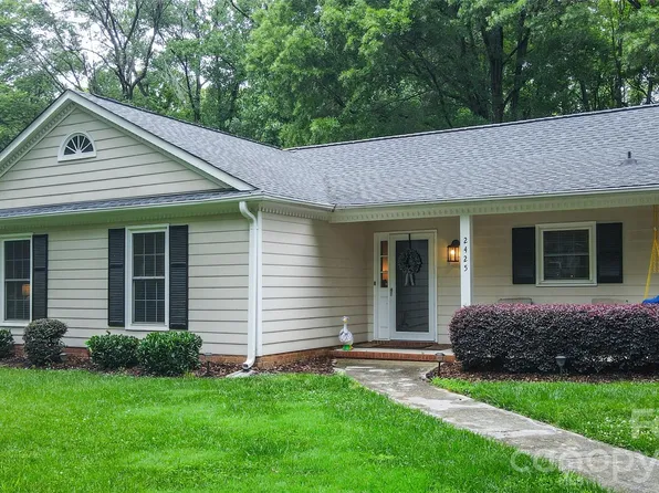 2425 Turnberry Ln, Charlotte, NC 28210