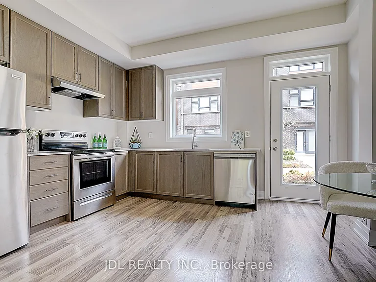 370 Red Maple Rd #D-119 — Photo 13