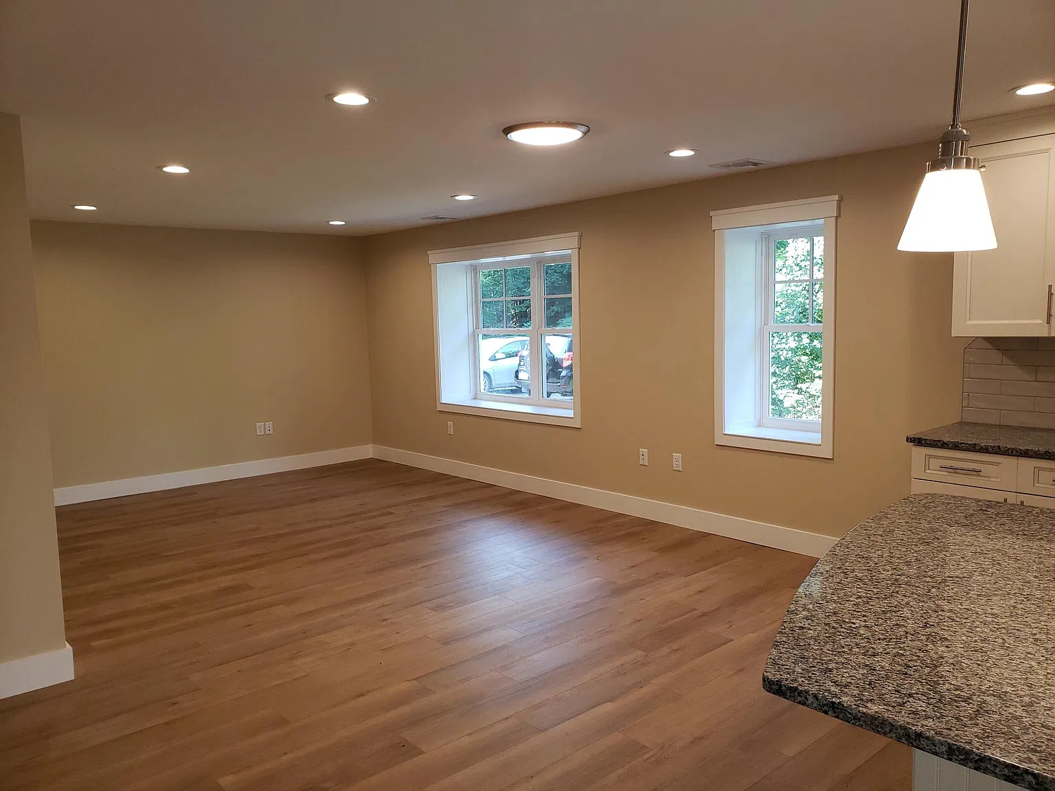 2 bed, 950 sqft, $1,050 — Photo 2