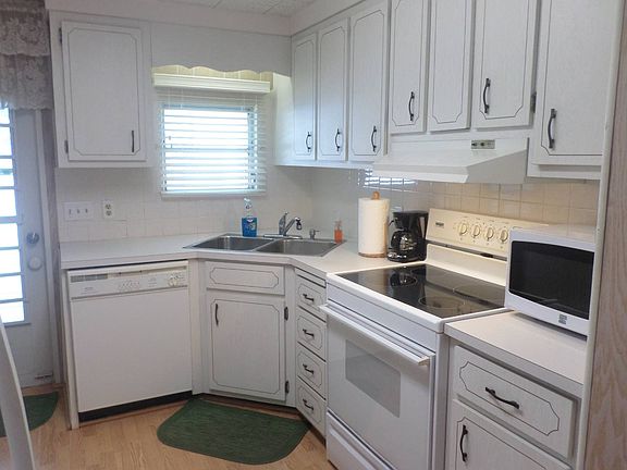 4th image of 2208 Fremont Dr