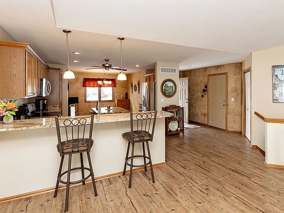 4th image of 15805 Aurora Ave