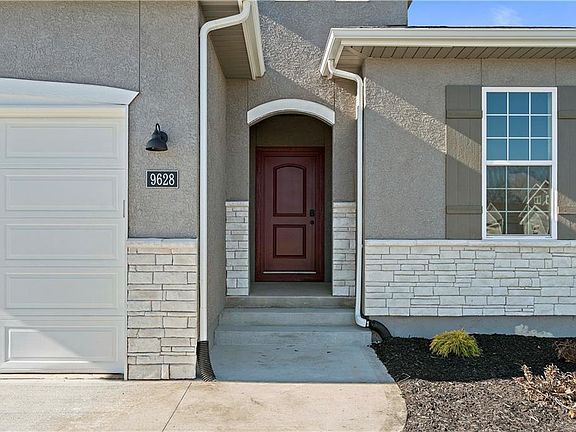 3rd image of 9628 N Amoret Ave