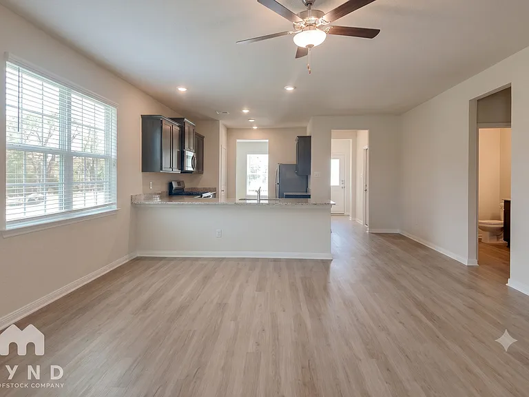 15475 Maple Terrace Dr — Photo 2
