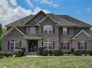 8933 Grove Park Dr, Oak Ridge, NC 27310