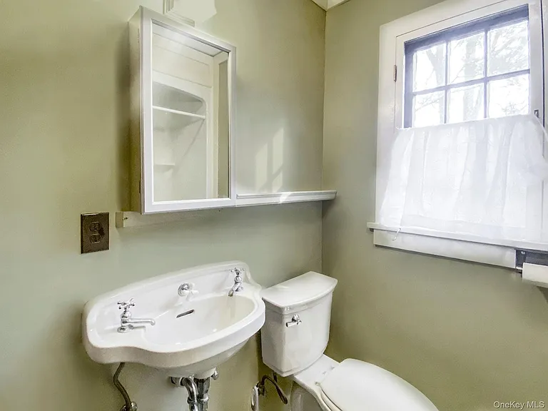 11 Locust Dr — Photo 10
