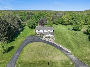 1902 Reidsview Dr, White Lake, MI 48383