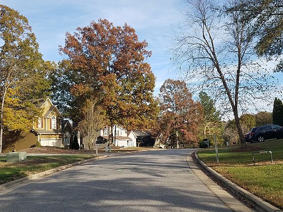 4th image of 4 Trescott Dr
