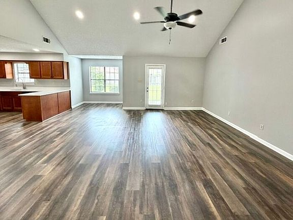 2nd image of 6562 Oak Hurst Dr