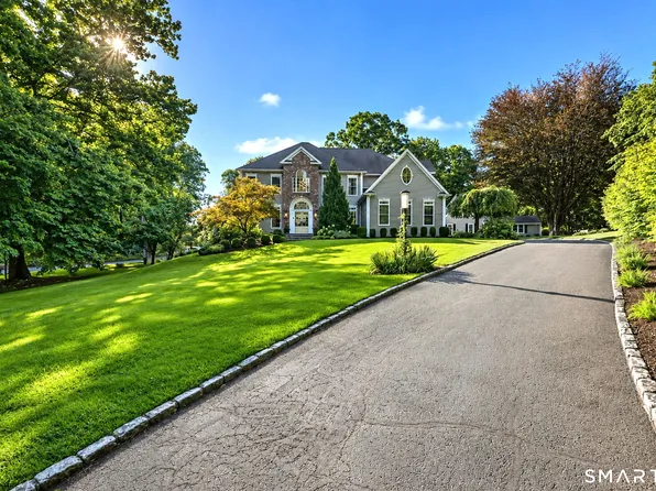 2 Horse Stable Circle, Shelton, CT 06484