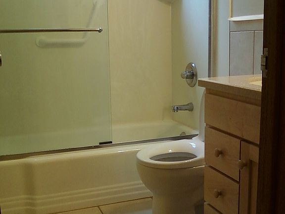 3rd image of 1421 Walnut St