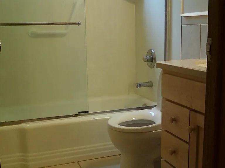 1421 Walnut St — Photo 3