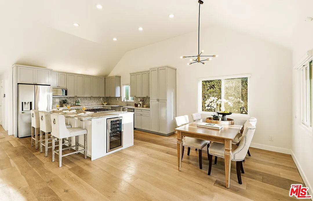 3 bed, 4.0 bath, 2673 sqft, $10,000 — Photo 4