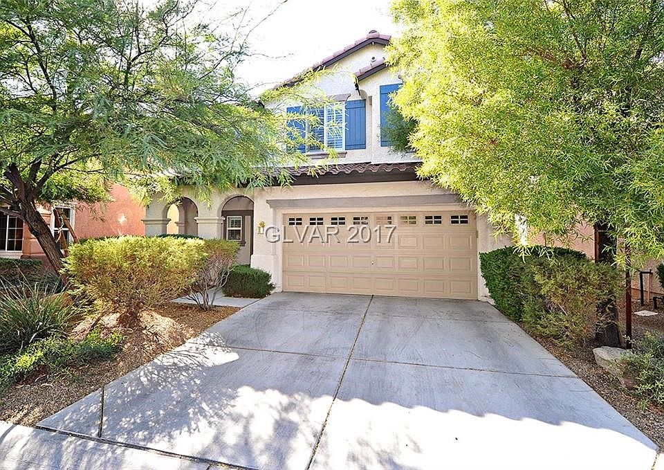 Come see this beautiful 3 bedroom plus open loft home in the Mountain's Edge Master Planned Community featuring Clubhouse with P