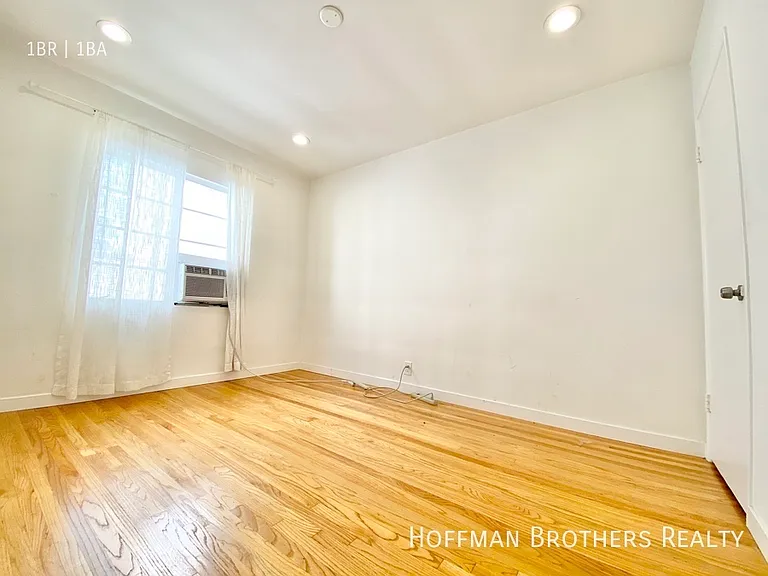 125 N Hamilton Dr #A — Photo 4