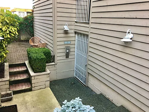 2432 Dexter Ave N #100 Photo 1