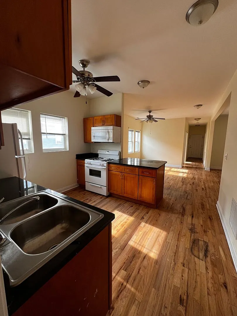 Charming 3BR 2B Apartment in Chicago — Photo 1