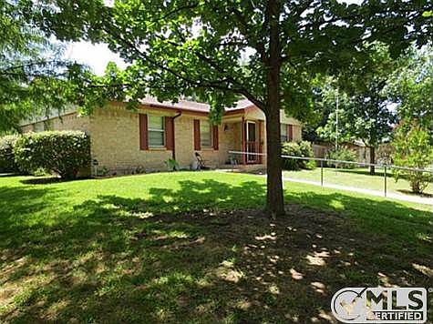 1st image of 2701 Woodlawn Dr