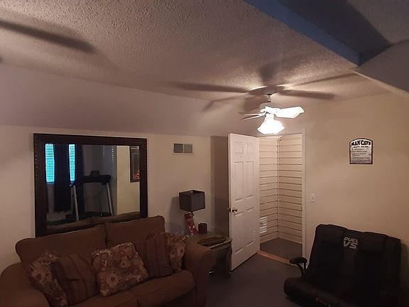 2nd image of 407 Woodlake Cir