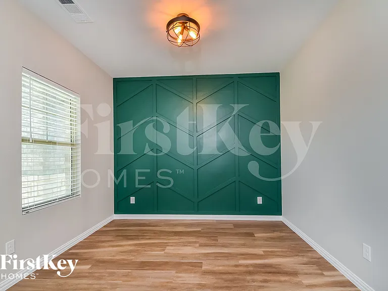 223 Rosewood Dr — Photo 5