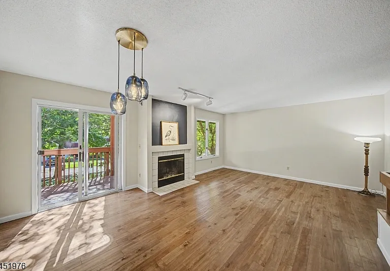 24 Pine Hollow Ct — Photo 5