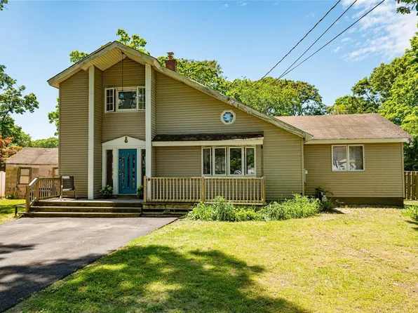 30 Rosemary Lane, Centereach, NY 11720