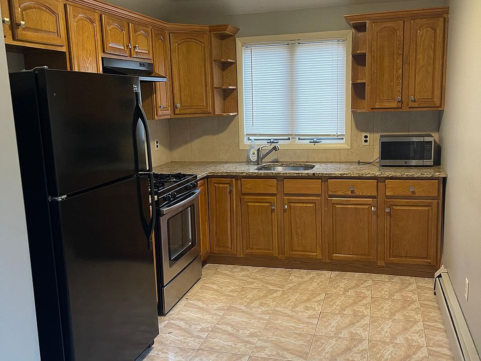 1st image of 170 Halpin Ave #2