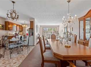 202 Ray St N, Hamilton, ON L8R 2Y2