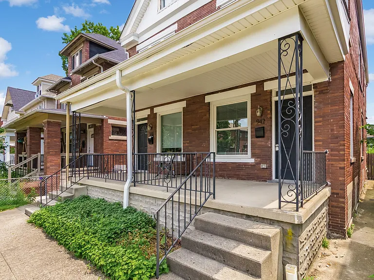 942 Linwood Ave — Photo 6