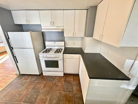 Gas range and oven
