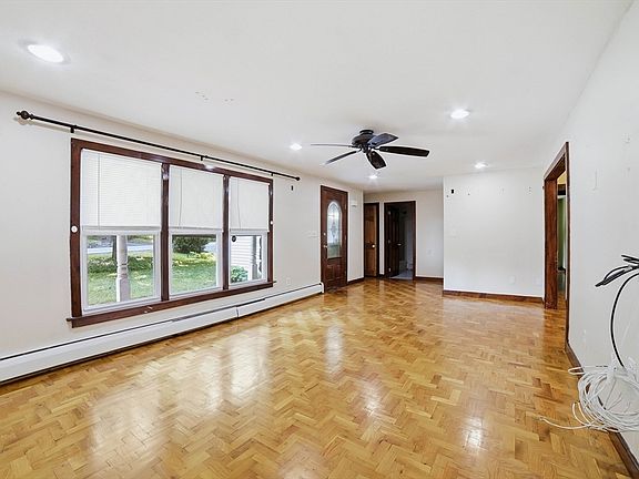 2nd image of 132 Charlton Rd