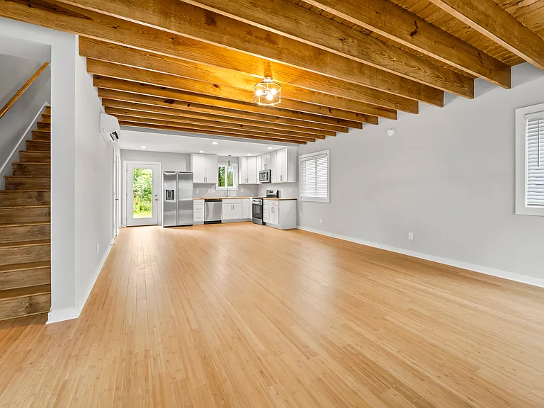 107 Lager Ln — Photo 2