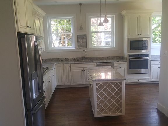 4th image of 3202 Monument Ave