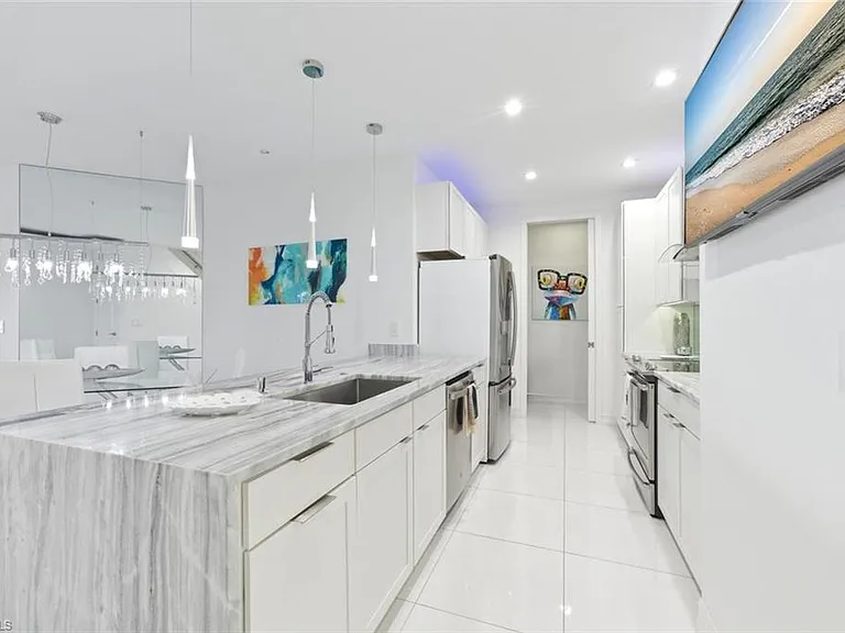 7345 Rockefeller Dr — Photo 12