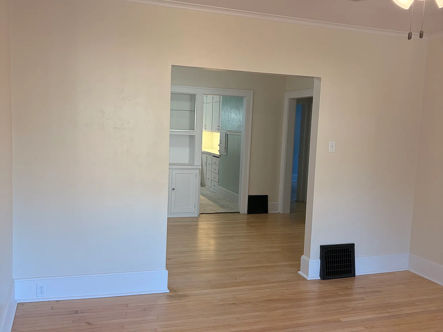 2 bed, 1200 sqft, $1,690 — Photo 4