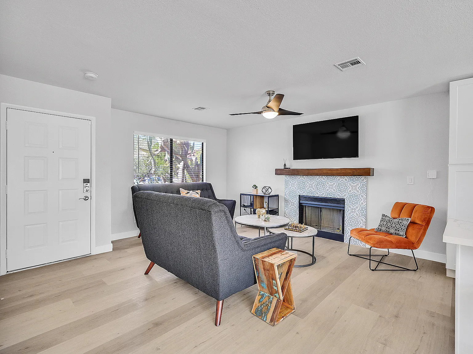 3 bed, 1224 sqft, $2,999 — Photo 4