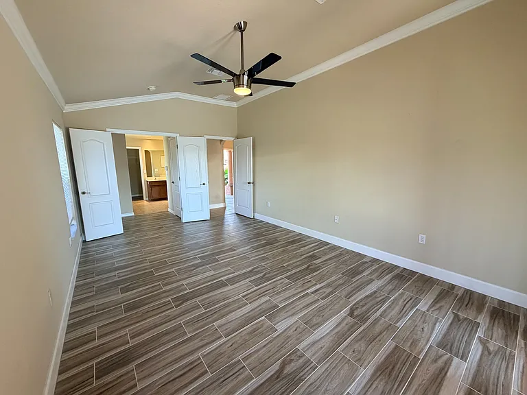 2110 SW 38th Ter — Photo 24