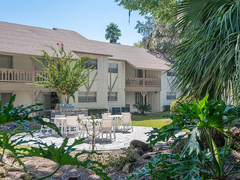 Camelot Apartments — Photo 65
