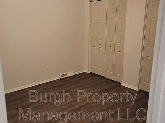 5th image of 534 Fallowfield Ave APT 4