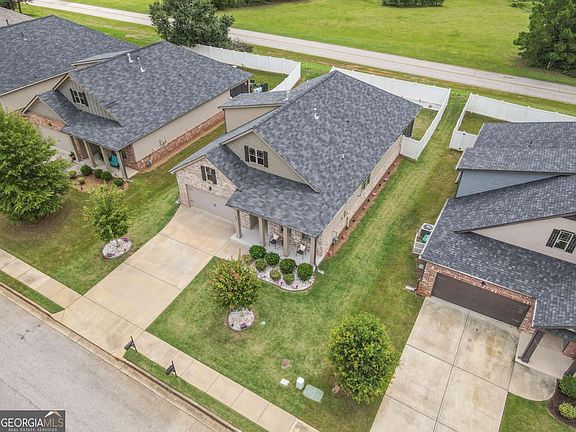 4th image of 531 Carleton Pl