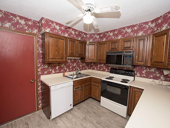 5th image of 617 Wellington Ct