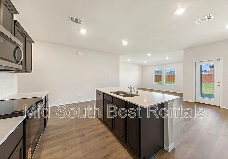 6301 Surfside Dr — Photo 4