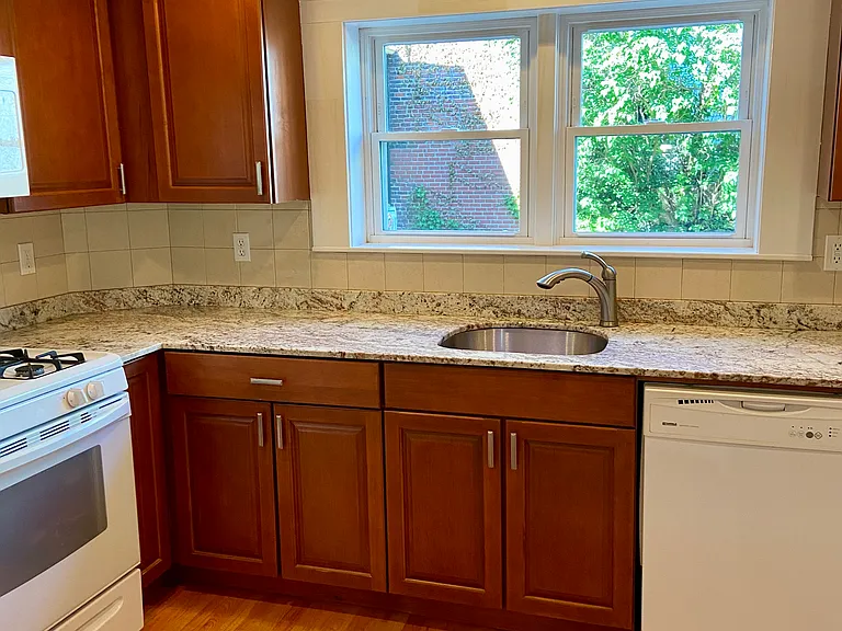 6 Salem Street Ave — Photo 5