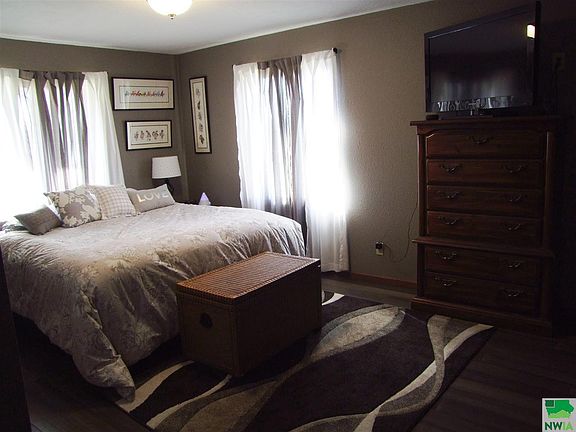 5th image of 1108 Emerald Dr