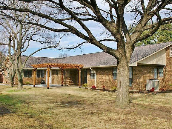 4th image of 2901 Pecan Dr