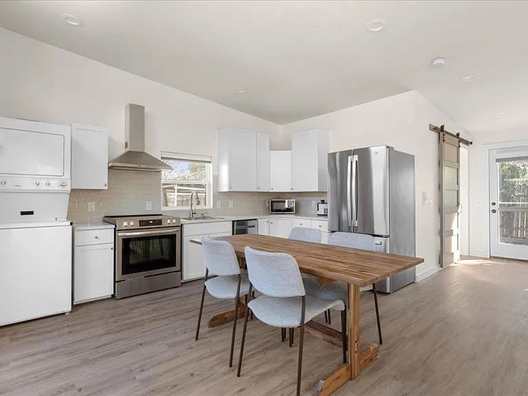 1411 Fairfield Dr — Photo 5
