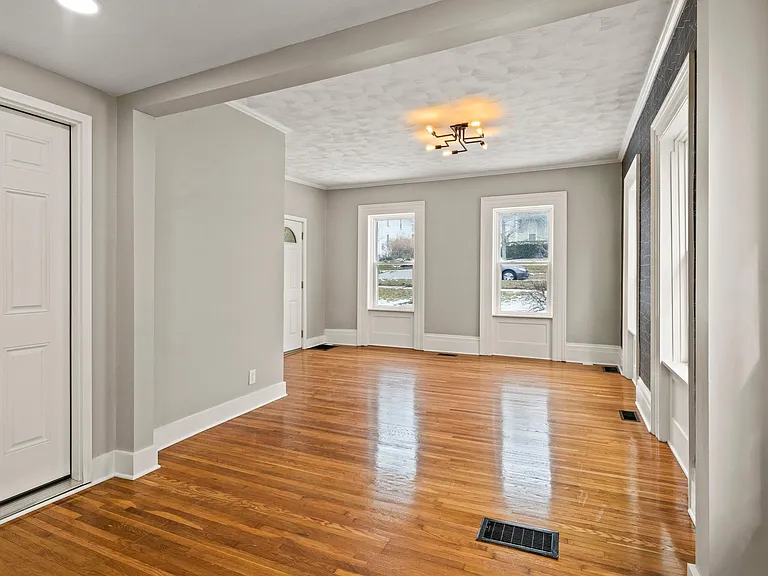 132 E Main St #STUDIO — Photo 7