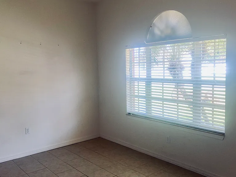 2290 Emperor Dr — Photo 11