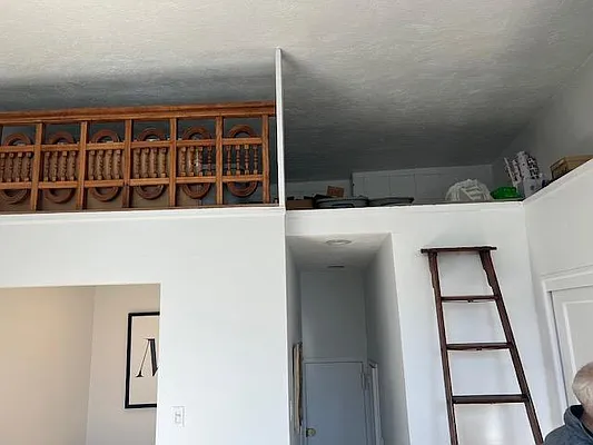 Rented by Moses Stoller, LREB | media 7