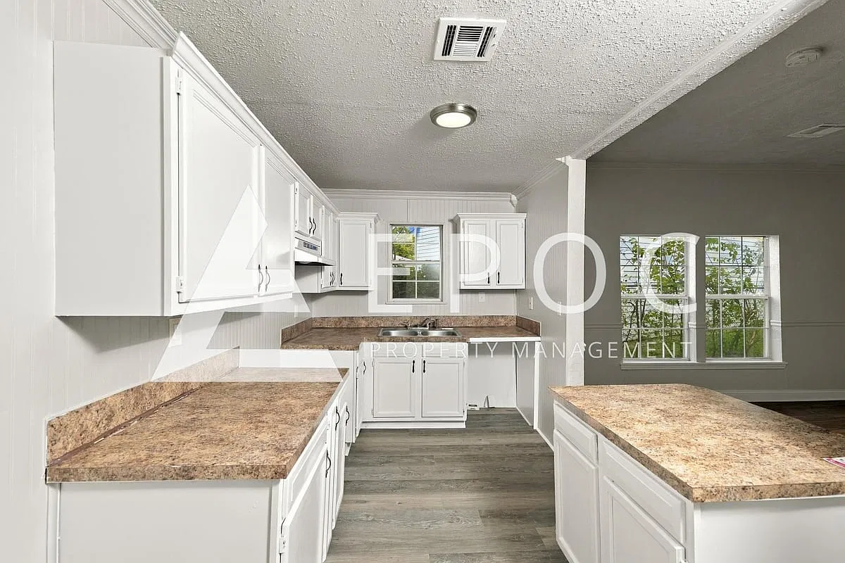 6718 9th St E Ave — Photo 4