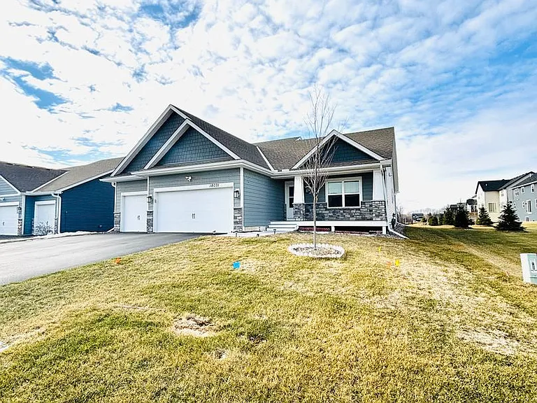 18031 Headwaters Dr — Photo 2